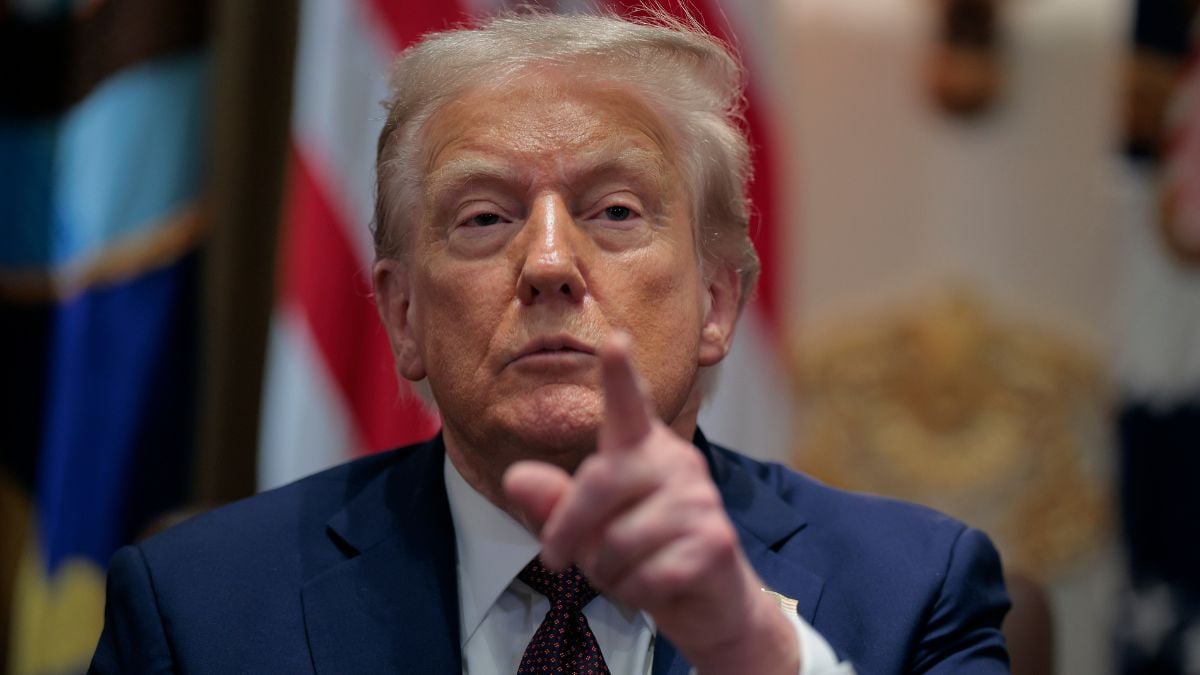 Donald Trump goes after his imaginary ‘menace to U.S. National Security’ – and signs his name to the threat post thumbnail image