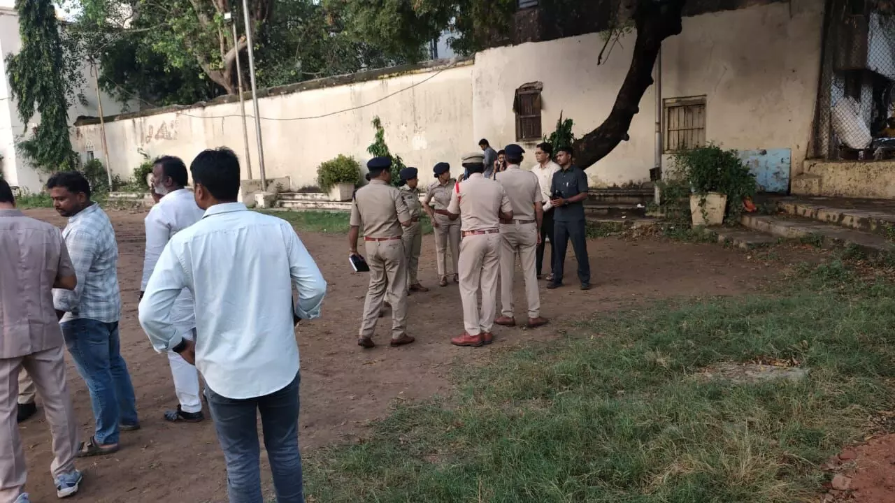 Hyderabad DCP Chaitanya opens fire during theft attempt in Chaderghat; one suspect injured