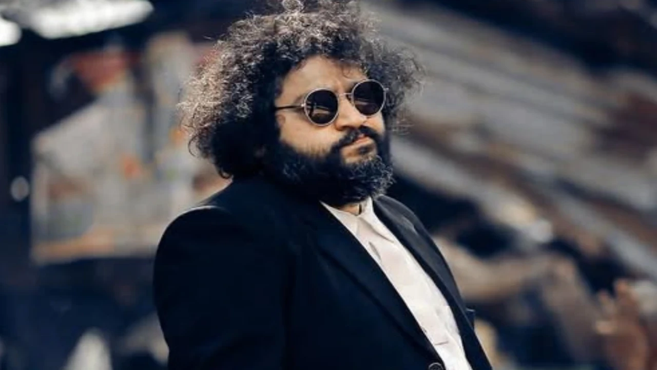 Is Churuli director Lijo Jose Pellissery making his Bollywood debut with Rajkumar Hirani’s son Vir? Find out post thumbnail image