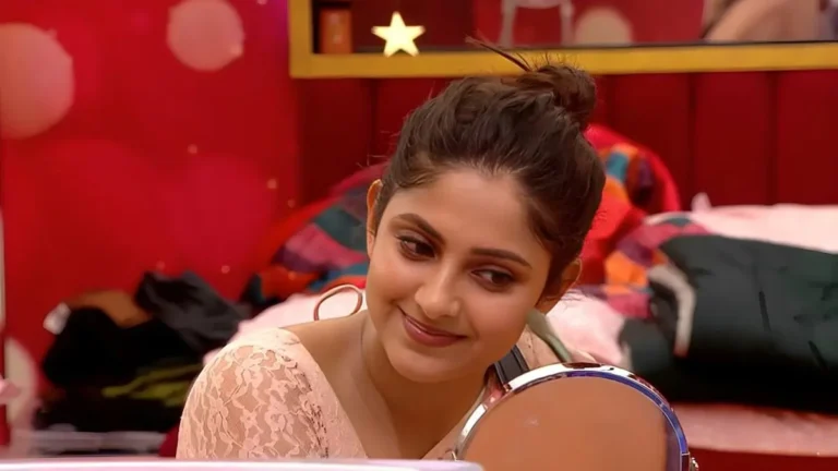 Bigg Boss 9 Telugu: Ayesha becomes the talk of the town