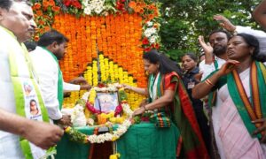ఆదివాసీ హక్కుల కోసం కవిత పోరు!