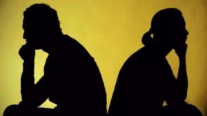Delhi: Woman pours boiling oil, sprinkles chilli on sleeping husband
