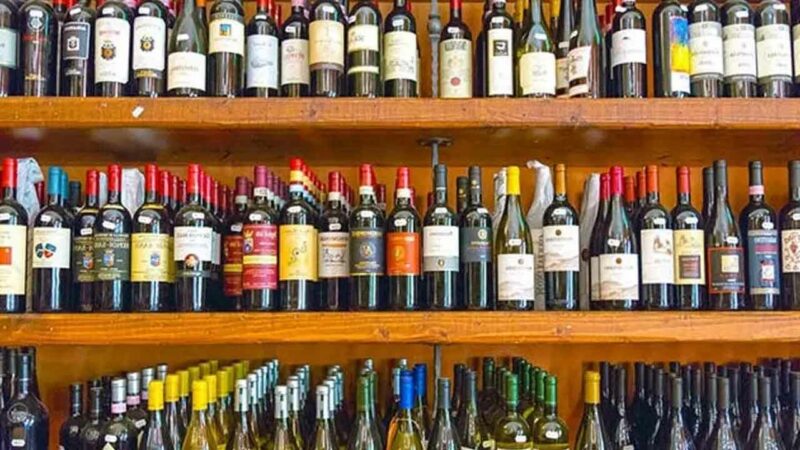 Liquor shop licence applications fall sharply in Adilabad amid growing corruption post thumbnail image