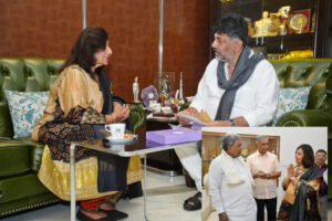 Kiran Mazumdar Shaw: వివాదం వేళ సీఎం, డిప్యూటీ సీఎంతో కిరణ్‌ మజుందార్‌ షా భేటీ