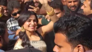 Video: Samantha Ruth Prabhu struggles to reach her car after being mobbed by fans at a launch event