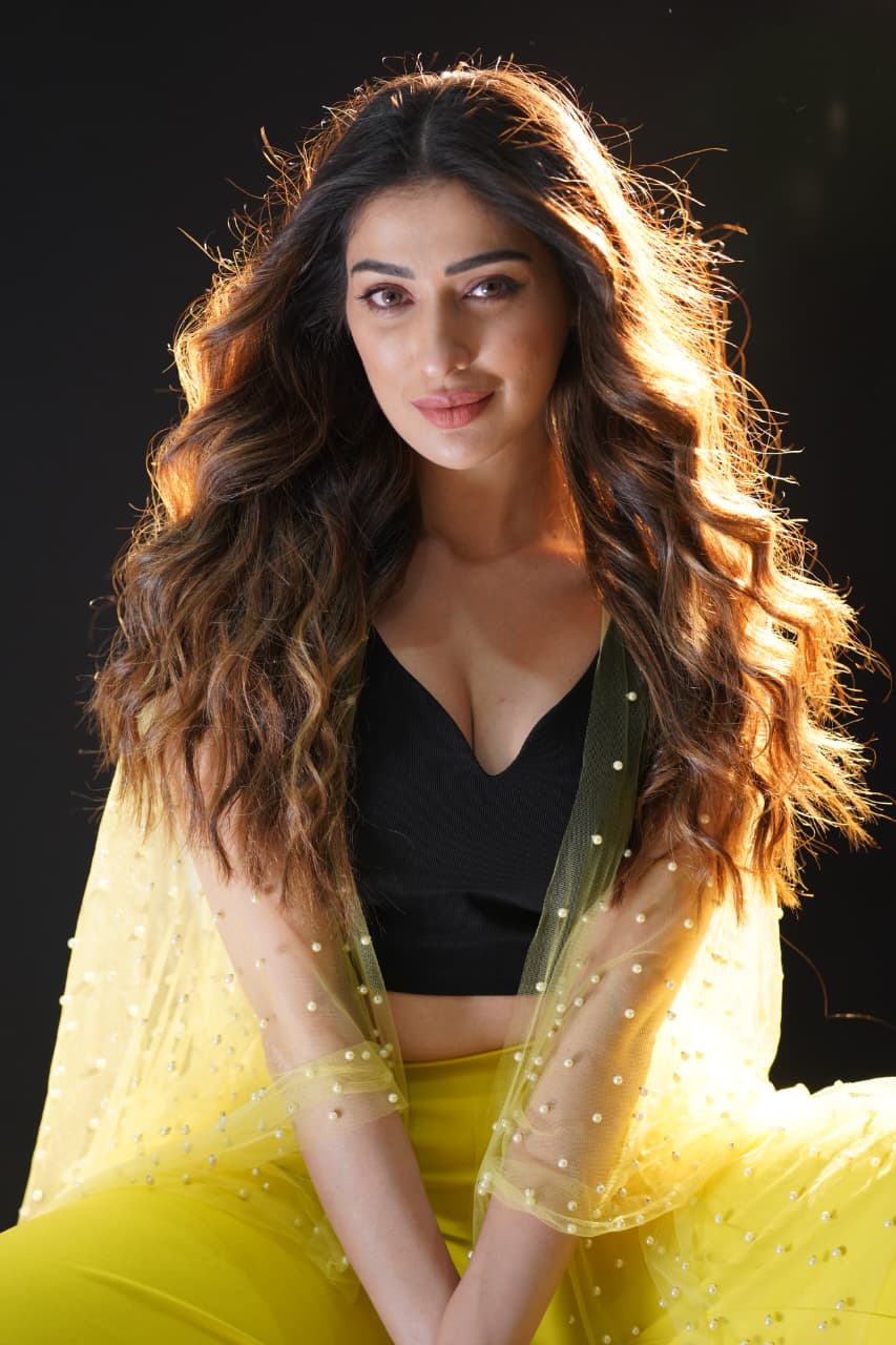 Raai Laxmi’s Janata Bar Set for Hindi Release After Regional Success post thumbnail image