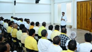 ప్రభుత్వ ప‌థ‌కాల‌ను ప్ర‌జ‌ల్లోకి తీసుకు వెళ్లాలి :  నారా లోకేష్‌