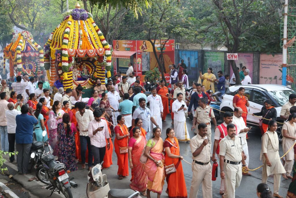 భ‌క్త జ‌న సందోహం భోగితేరు ఊరేగింపు ఉత్స‌వం