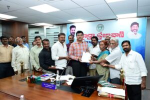ఆక్ర‌మ‌దారుణల నుంచి పార్కుల‌ను కాపాడండి