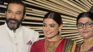 Rashmika Mandanna-Vijay Deverakonda Reception: Newlywed is on cloud 9 as she poses with her parents; WATCH