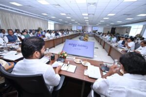 స‌మ‌ర్థ‌వంతంగా ప‌ని చేస్తేనే క‌లెక్ట‌ర్లుగా కొన‌సాగిస్తాం