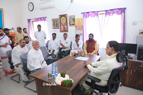 వేద విద్యార్థుల సంఖ్య‌ను పెంచేందుకు కృషి చేయాలి post thumbnail image