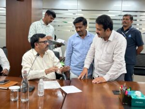స్మశాన వాటికలనూ వ‌ద‌ల‌ని క‌బ్జాదారులు