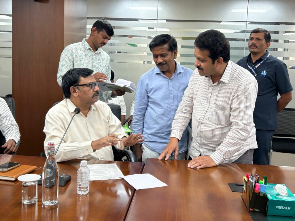 స్మశాన వాటికలనూ వ‌ద‌ల‌ని క‌బ్జాదారులు post thumbnail image