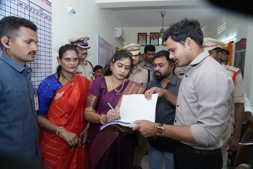 పోలీసు వ్య‌వ‌స్థ‌ను మ‌రింత‌ బ‌లోపేతం చేస్తాం post thumbnail image