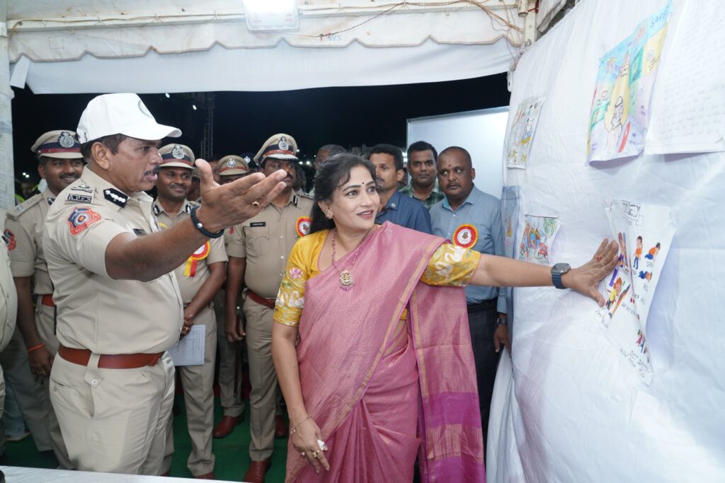 అగ్ని మాప‌క సిబ్బంది ప‌నితీరు భేష్ : అనిత వంగ‌ల‌పూడి