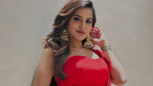 సినీ నటి ఆశురెడ్డి ఫ్యామిలీ పై కేసు న‌మోదు