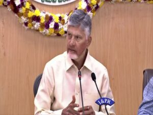 ఆయిల్ బంకుల మూసివేతపై సీఎం ఆరా