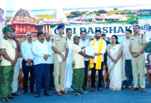 మిగిలిన న‌క్స‌లైట్లు లొంగి పోవాలి :  సీఎం